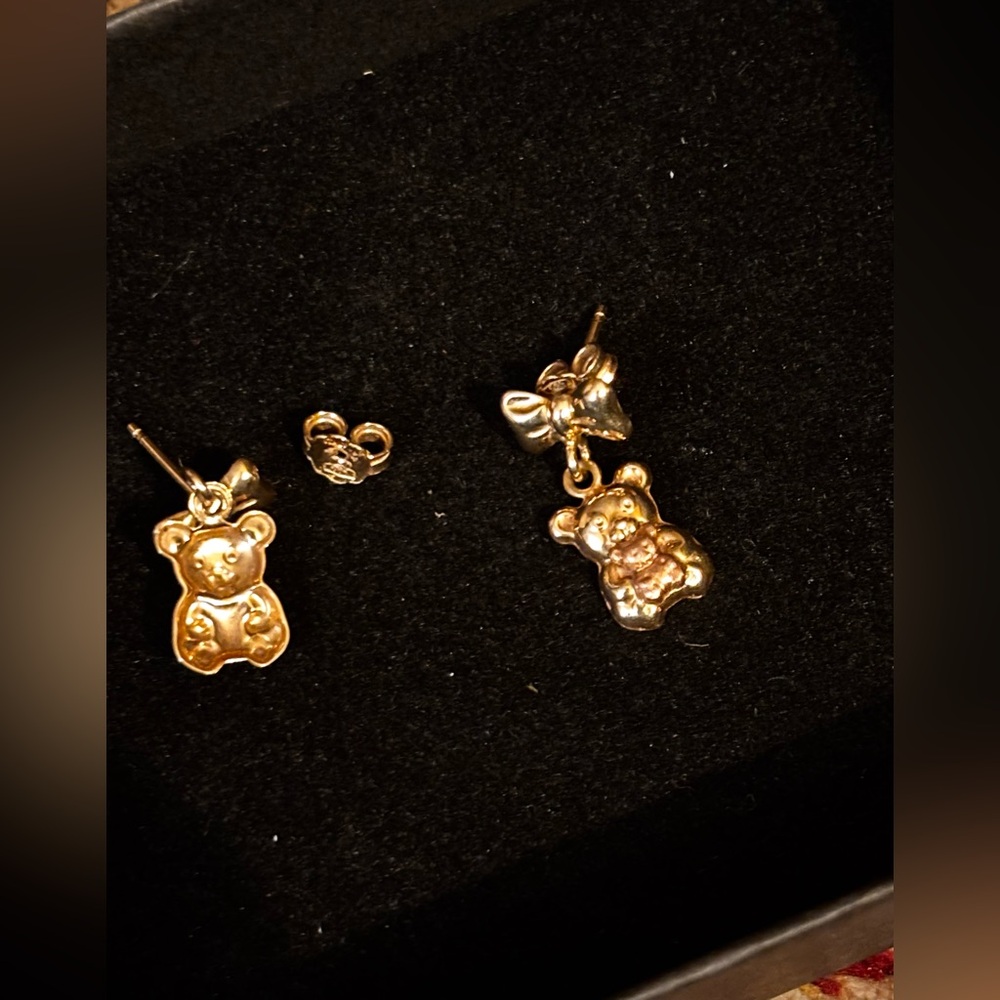 Two-toned gold and rose gold Teddy bear earrings
10k gold - Picture 3 of 3